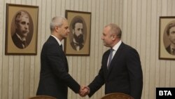 Костадин Костадинов настоя пред Румен Радев, че трябва да се проведе референдум за запазване на българския лев