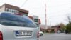 Kosovo: Mașină în Zvecan cu plăcuță de înmatriculare KM, reprezentând orașul Mitrovica