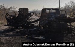 Automjete të shkatërruara nga luftimet ne Herson, Ukrainë.