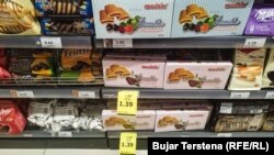 Si pasojë e fushatës "Mos bli prodhime serbe", shumë artikuj me origjinë nga Serbia po shiten me zbritje.