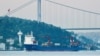 Vasul de marfă Sparta II este una dintre cele două nave observate la începutul lunii în docul din portul sirian Tartus. Fotografia de mai e sus e făcută în timpul unei treceri prin Strâmtoarea Bosfor din Turcia. 