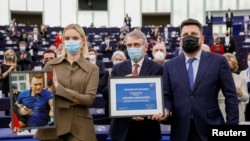 Дарија Навалнаја, ќерка на Алексеј Навални, за време на врачувањето на наградата Сахаров на рускиот опозициски лидер, Стразбур, Франција, 15 декември 2021 година.