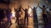 Tineri iranieni protestează contra regimului de la Teheran în orașul Sanandaj din vestul Iranului, 16 noiembrie 2022.