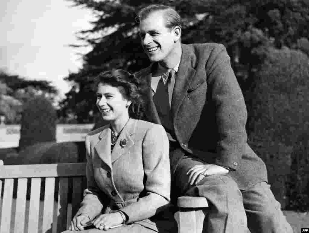 Printesa Elisabeta și soțul său Philip în timpul lunii lor de miere, 25 noiembrie 1947.