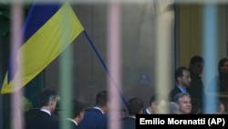 УКРАИНА -- Американскиот државен секретар Антони Блинкен пристигнува во посета на детска болница во Киев, Украина, 8 септември 2022 година.