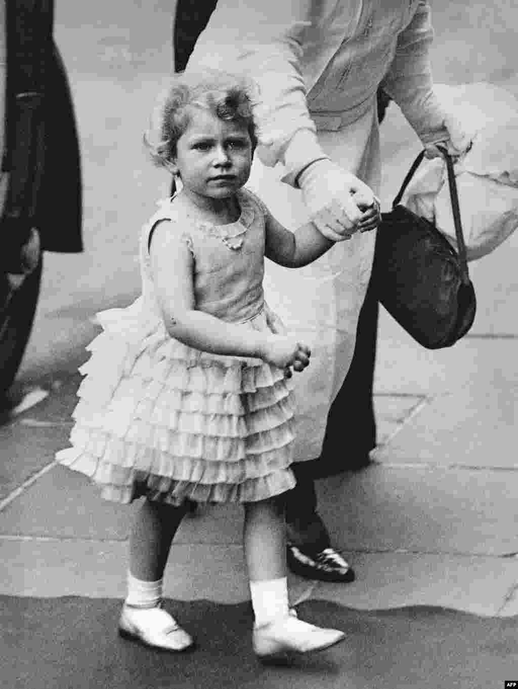 &nbsp;Prințesa Elisabeta fotografiată în 1929 la vârsta de trei ani.