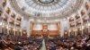 Un senator reprezintă 168.000 de români și un deputat 73.000. Această normă ar putea rămâne aceeași chiar dacă populația rezidentă a scăzut.