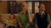 O captură de ecran luată dintr-un videoclip care ar fi fost realizat în Germania, dar în care sunt folosiți actori ruși, printre care Iulia Koniuhova (centru) și Valentin Vorobiov (dreapta). 
