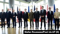 Лидерите на Г7 и украинскиот претседател Володимир Зеленски.