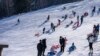 Turistë në qendrën e skijimit në fshatin Bogë të Pejës, më 22 dhjetor 2024.
