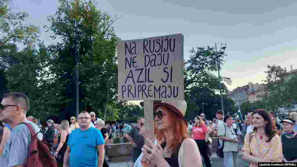 Transparenti na jedanaestom protestu "Srbija protiv nasilja".