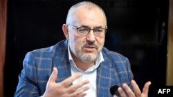 Борис Надеждин дава интервю за AFP от дома си в град Долгопрудни 