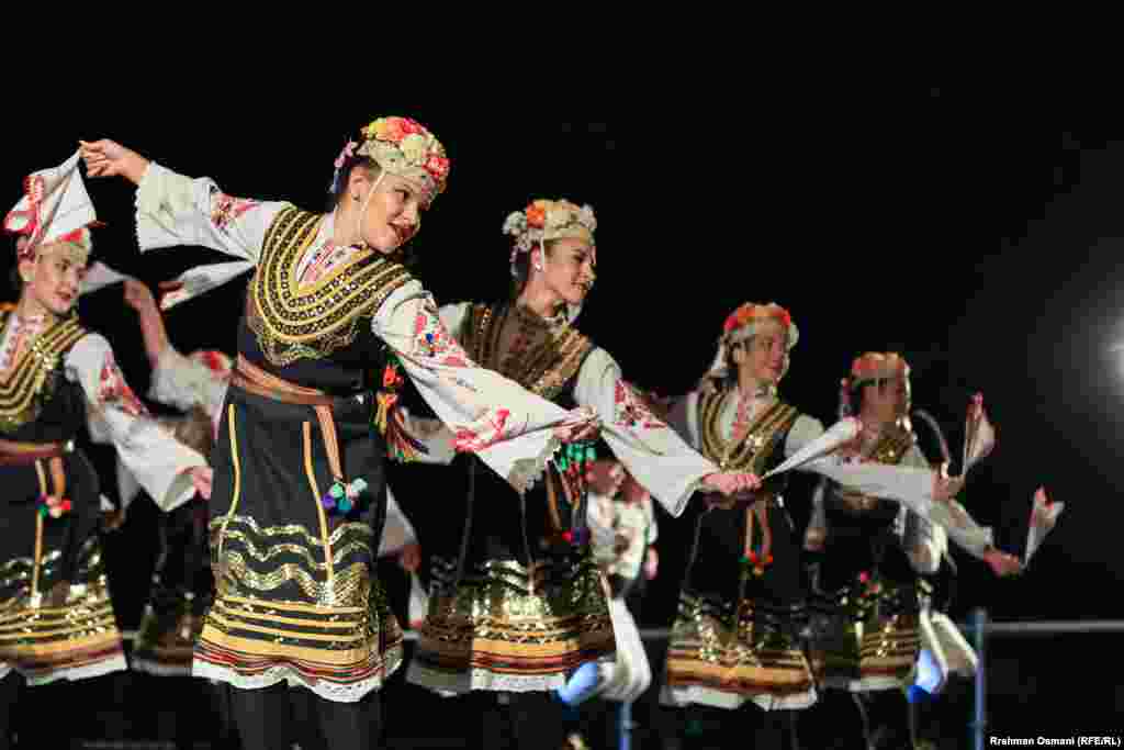 Pavarësisht se Kosova nuk garon në festival, disa ansamble kanë performuar, duke promovuar vallëzimet tradicionale të shtetit. 