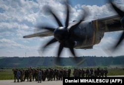 Un angajament mai serios pentru investiții în apărare și interoperabilitate ar presupune mai multe exerciții militare multinaționale.