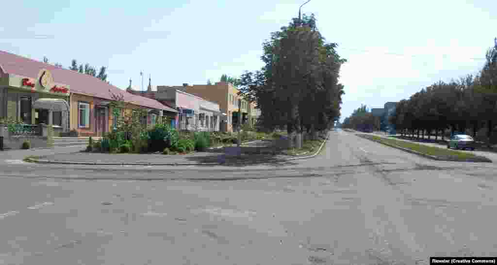 Glavni trg u Marjinki u avgustu 2014., kada je grad u Donjeckoj oblasti bio dom nekoliko hiljada ljudi. &nbsp;