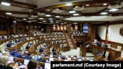 Parlamentul a votat în prima lectură proiectul de instituire a sistemului judecătoresc specializat pe cauze de corupție. 