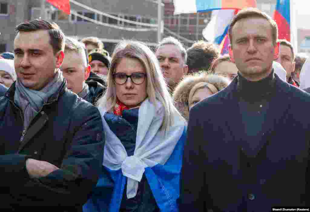 Ivan Ždanov (lijevo), Ljubov Sobol (u sredini) i Navaljni na skupu povodom pete godišnjice od ubistva opozicionara Borisa Njemcova ispred zidina Kremlja 2015. i protesta protiv predloženih amandmana na ustav u Moskvi 2015., 29. februara 2020.