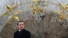 Kryeministri i Kosovës, Albin Kurti, duke pritur arritjen e homologut të tij nga Irlanda, në prag të takimit të tyre në Prishtinë, më 11 janar 2024.