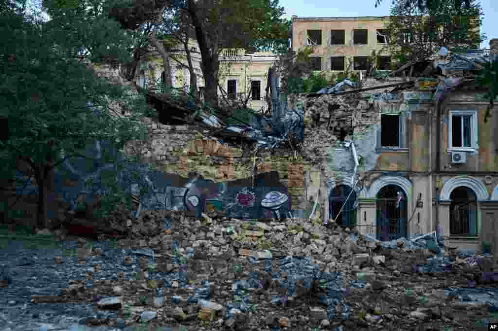 Rusia susține că a distrus toate ţintele pe care le-a vizat în portul ucrainean Odesa și că locurile lovite erau folosite pentru pregătirea de „acte teroriste” împotriva sa.
