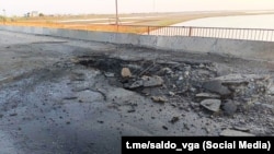 Podul Chonhar, care leagă Crimeea ucraineană ocupată de ruși de Ucraina continentală, a fost avariat de bombardamente, 22 iunie 2023