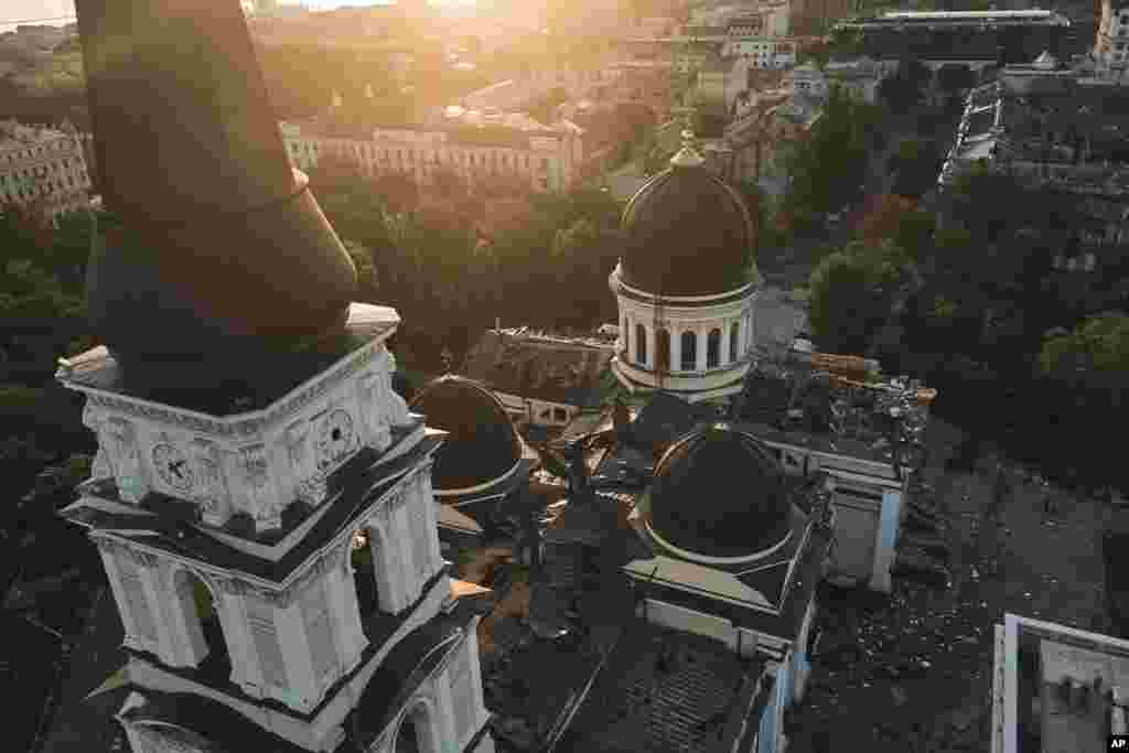 Catedrala Schimbarea la Față din Odesa este grav avariată în urma atacurilor cu rachete rusești din Odesa, Ucraina, duminică, 23 iulie 2023 