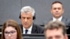Ish-presidenti i Kosovës, Hashim Thaçi me ish-deputetin Rexhep Selimi dhe ekipet mbrojtëse, në njërën prej seancave të mbajtura në Hagë.