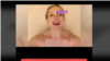 Aktorja Lindsay Lohan shihet duke bërë thirrje për dorëheqjen e presidentes moldave.