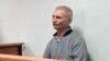 Alexei Moscaliov a fost condamnat după ce fiica sa de 12 ani a făcut la școală un desen cu o mamă ucraineancă protejându-și copilul de rachetele din Rusia. Directoarea școlii a chemat poliția, bărbatul a fost arestat, iar fetița a fost trimisă la un adăpost pentru copii orfani.