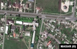 Сградата на университета в Бахмут и радио кулата, 8 май 2022 г.