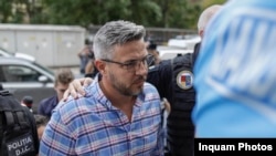 Ionuţ Doldurea, fiul primarului din Caracal şi asociatul său, Cosmin Stîngă au fost reţinuţi marţi seară pentru 24 de ore. Instanţa va anunţa astăzi ce măsuri le va impune în continuare.
