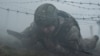 Një rekrut i ri në ushtrinë ukrainase duke marrë pjesë në stërvitje ushtarake në një vend të panjohur në Ukrainën qendrore, 12 mars 2024.