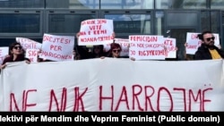 Pamje nga protesta e 28 shkurtit në Prishtinë.
