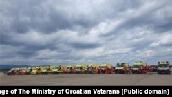 Shërbimet kroate të urgjencës duke pritur në aeroport, për të marrë nën përkujdesje të plagosurit ukrainas, 26 prill 2023.