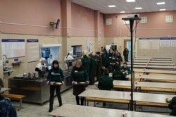 Трпезарија во женската казнена колонија бр. 2 во Уљановка, северозападна Русија. Околу 50 осуденички од овој затвор потпишаа договор за приклучување во воените напори на Русија