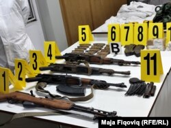 Pushkët M70 të konfiskuara gjatë aksionit të datës 14 maj në Zveçan.