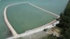 A félkész kikötő a balatonföldvári Nyugati strandon