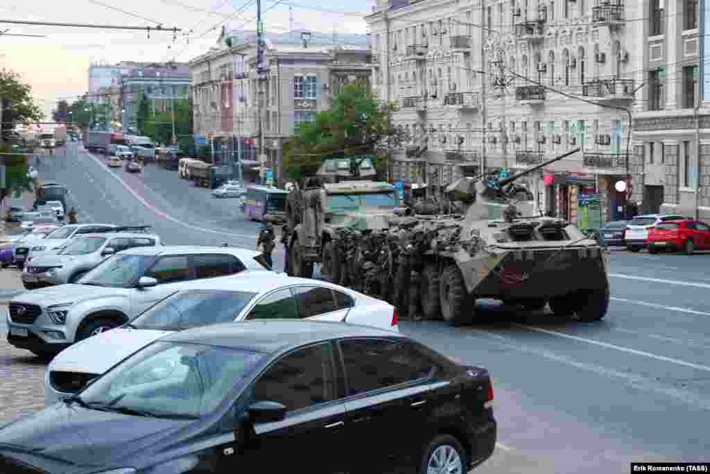 Воени возила на улиците на Ростов на Дон.