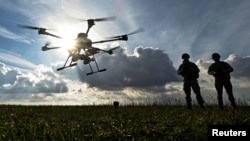 Ukrainian soldiers fly a drone near the front line in the southern Zaporizhzhya region. (file photo)