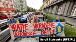 Acțiune de protest la Praga, în apropierea ambasadei Rusiei. 15 mai 2023