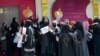 Талибанците го растурија протестот поради затворањето на козметичките салони