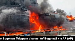 Нефтяные резервуары после атаки беспилотника в Клинцах, городе в Брянской области в 60-ти километрах от российско-украинской границы, 19 января 2024 года