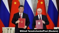 Pamje pas nënshkrimit të marrëveshjeve mes presidenti kinez, Xi Jinping (majtas) dhe atij rus, Vladimir Putin në Moskë. 21 mars 2023.