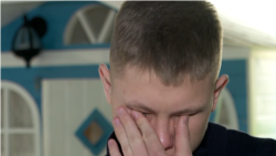 Jetimët ukrainas luten të mos e zhgënjejnë nënën e vrarë
