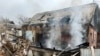 Уништена куќа во напад во Украина.