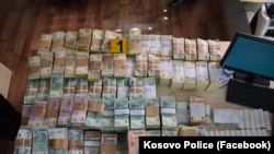 Paratë e marra nga institucionet financiare serbe në veri të Kosovës gjatë aksionit policor më 20 maj 2024.