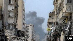 Чад се крева за време на израелски напад во близина на најголемата болница во Газа, Ал-Шифа, на 28 март 2024 година.