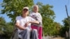 Mii de persoane cu dizabilități așteaptă ani de zile pentru a primi un asistent personal