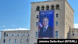 Албанија - Тирана пред посетата на американскиот државен секретар Ентони Блинкен на 15.2.2024. 