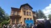 Objekat u kome se nalazi Kancelarija Ambasade Rusije je preko puta zgrade Vlade Republike Srpske, Banjaluka, 11. jun 2024. godine 
