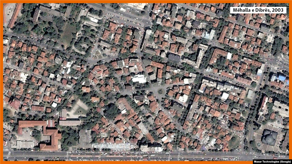 Mëhalla e Dibrës &ndash; lagja e populluar, me shtëpi, u rrit në një vendbanim edhe më të populluar, por tani me ndërtesa. Gjatë dy dekadave të fundit, qendra e metropolit është bërë edhe më atraktive për jetesë, prandaj çmimi i metrit katror ka kulmuar. Ndonëse Mëhalla e Dibrës ka qenë mbase viktima e parë e manisë së ndërtimit dhe ende po pëson ndryshime, hapësirat e gjelbra pranë ndërtesave janë ende të rëndësishme.